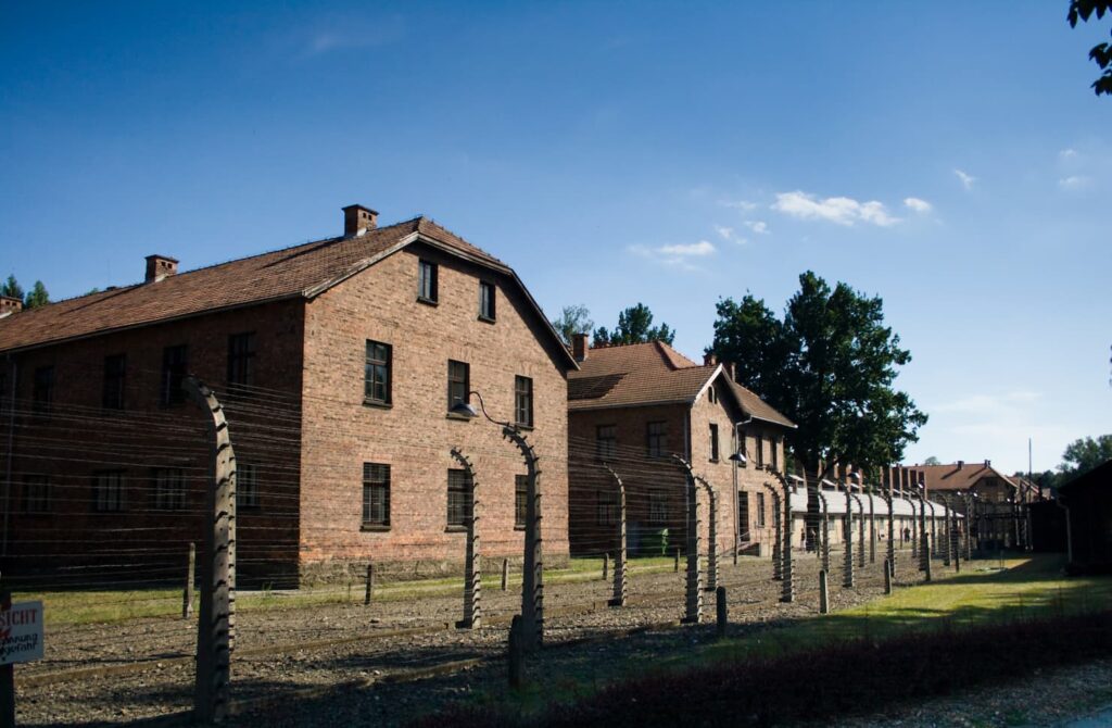 how to get to auschwitz